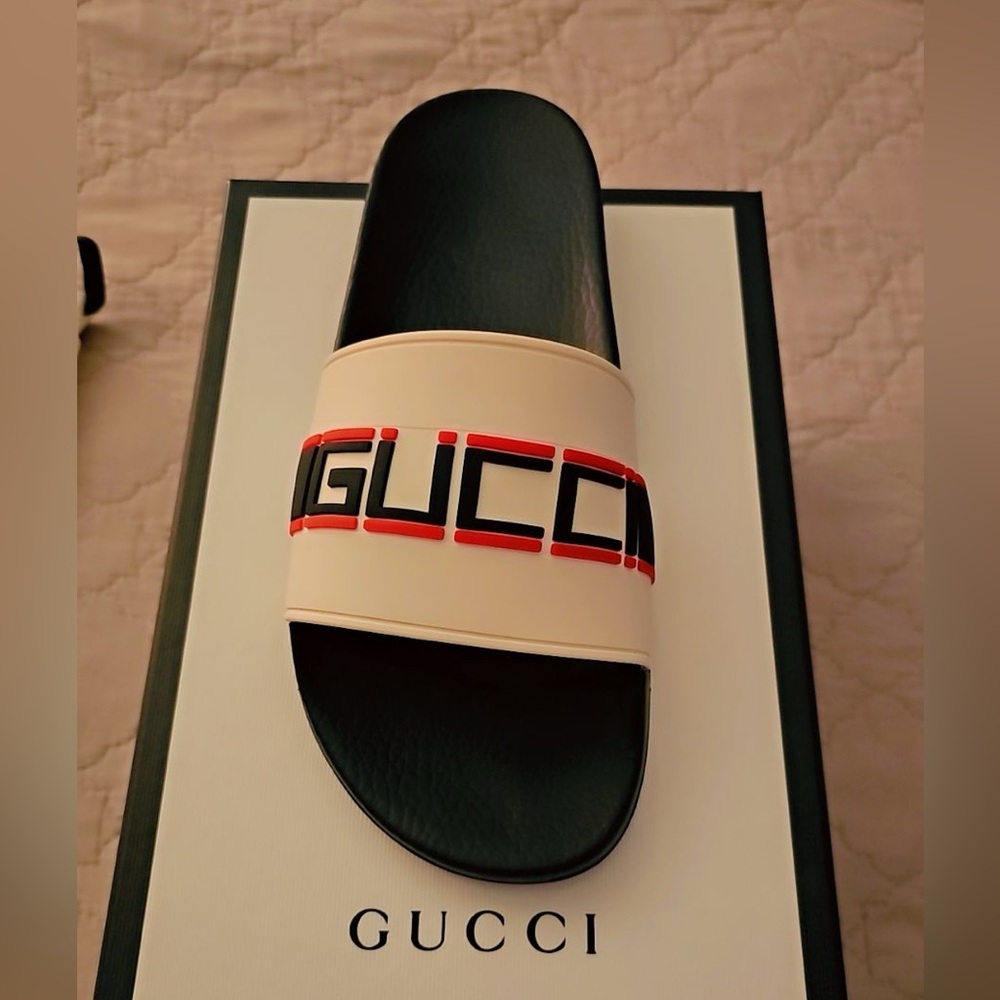 GUCCI Slides